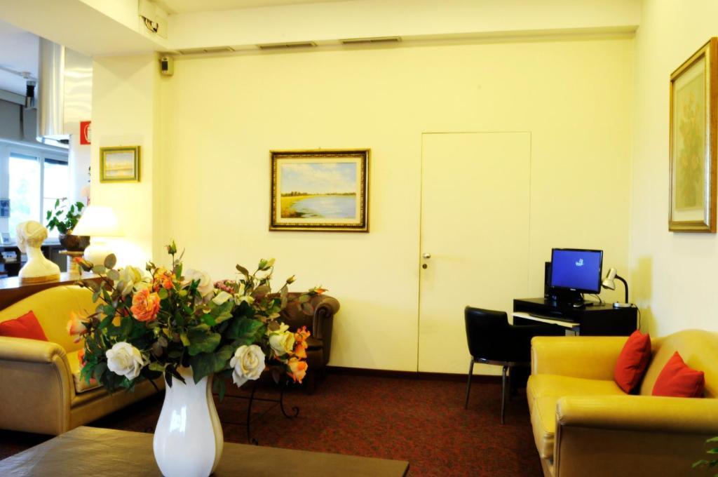 Dipendenza Aurora Apartment Pavia Exterior photo